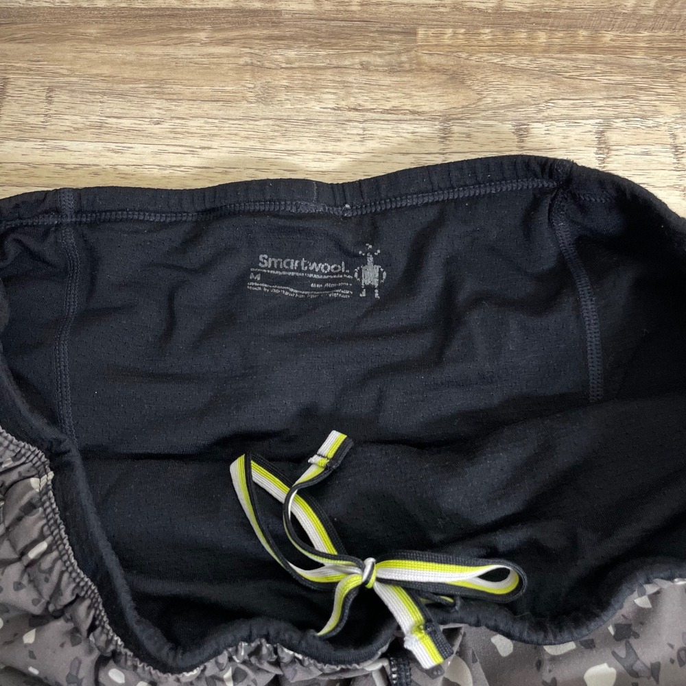 Smartwool Mens Grey Terrazzo Print Active Running Shorts Merino Liner Medium EUC - Picture 7 of 9